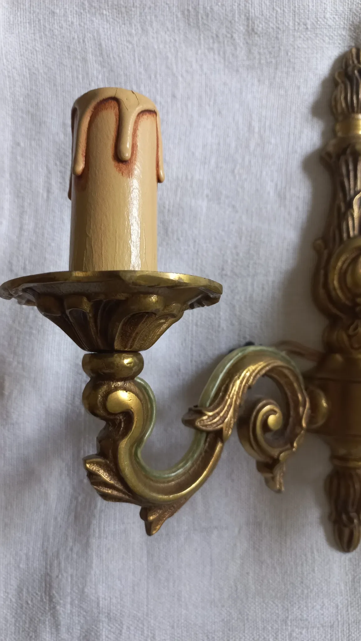 Set of two wall sconces