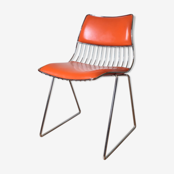 Chaise en métal chromé et skaï orange années 70