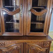 Buffet deux corps vitré en merisier époque Louis XV