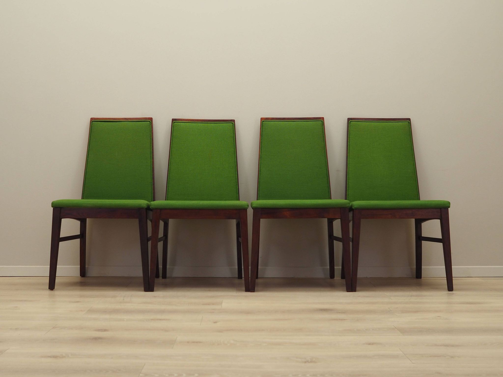 Ensemble de quatre chaises en palissandre, design danois, années 1970, fabricant : Dyrlund