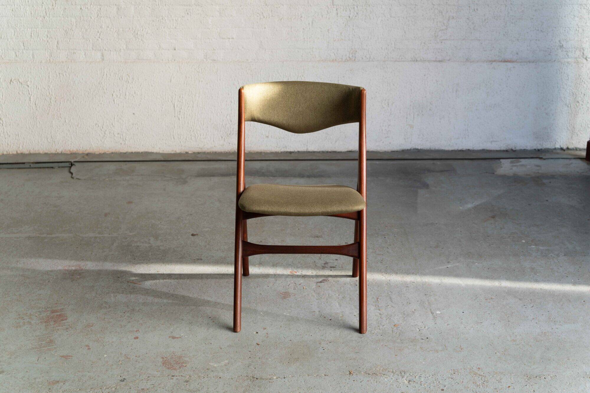 Set of 6 Aska dining chairs by Louis Van Teeffelen