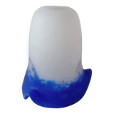Signé degué - tulipe en verre marmoréen blanc et bleu roy