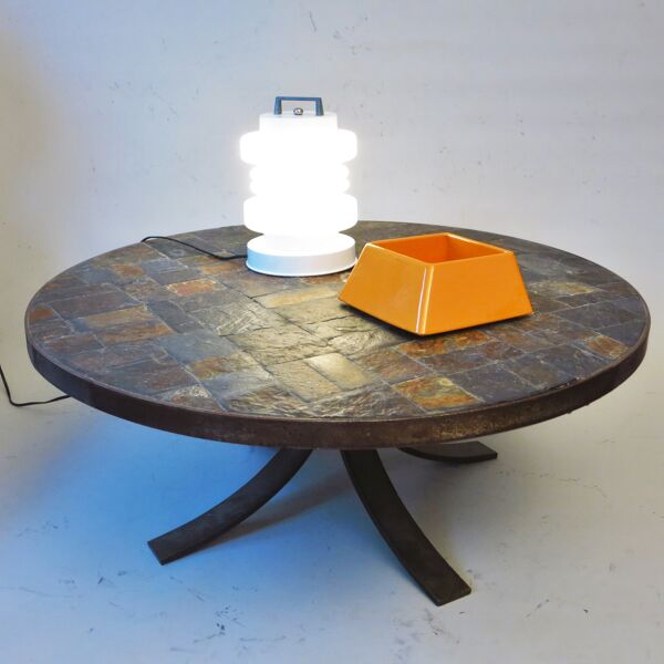 Table basse brutaliste en ardoise