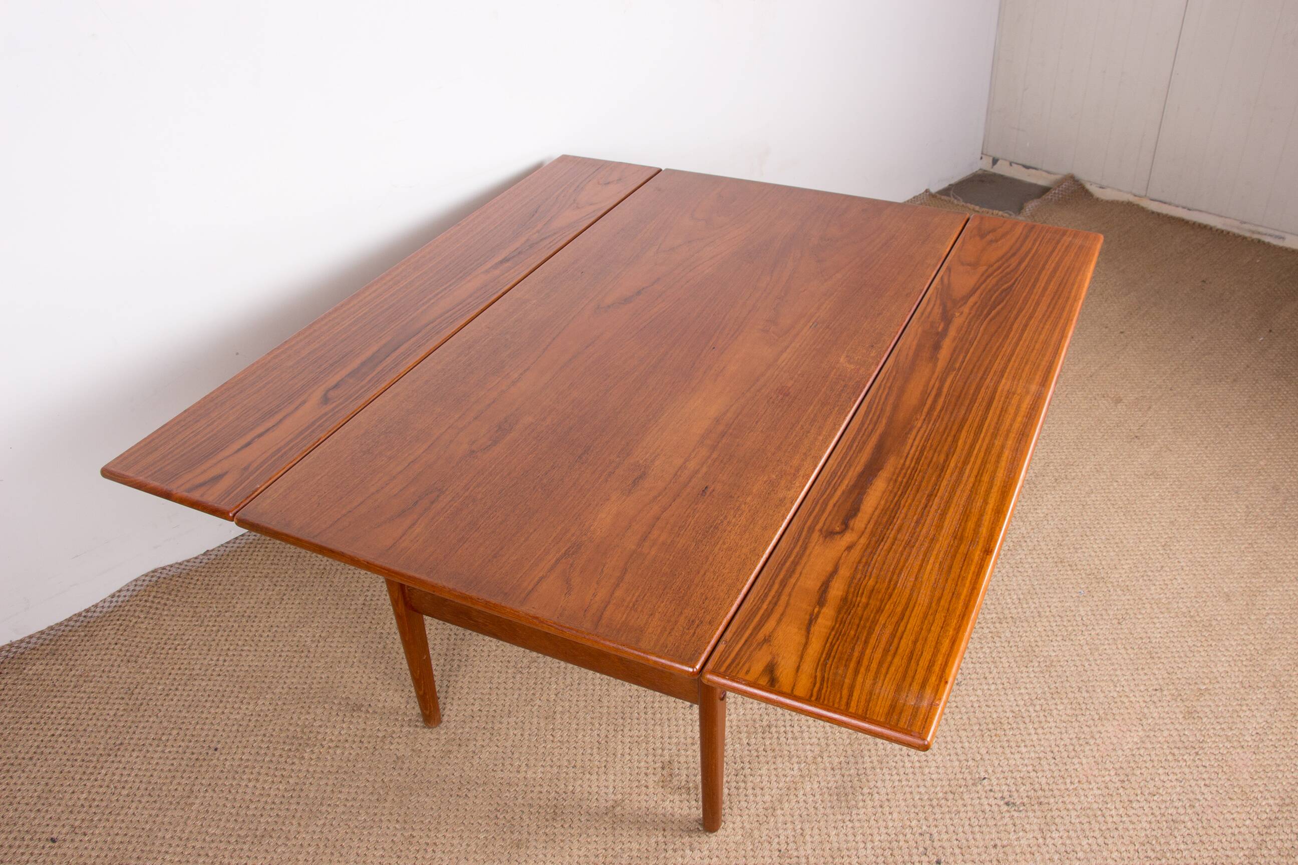 Table danoise monte et baisse en teck, 1960