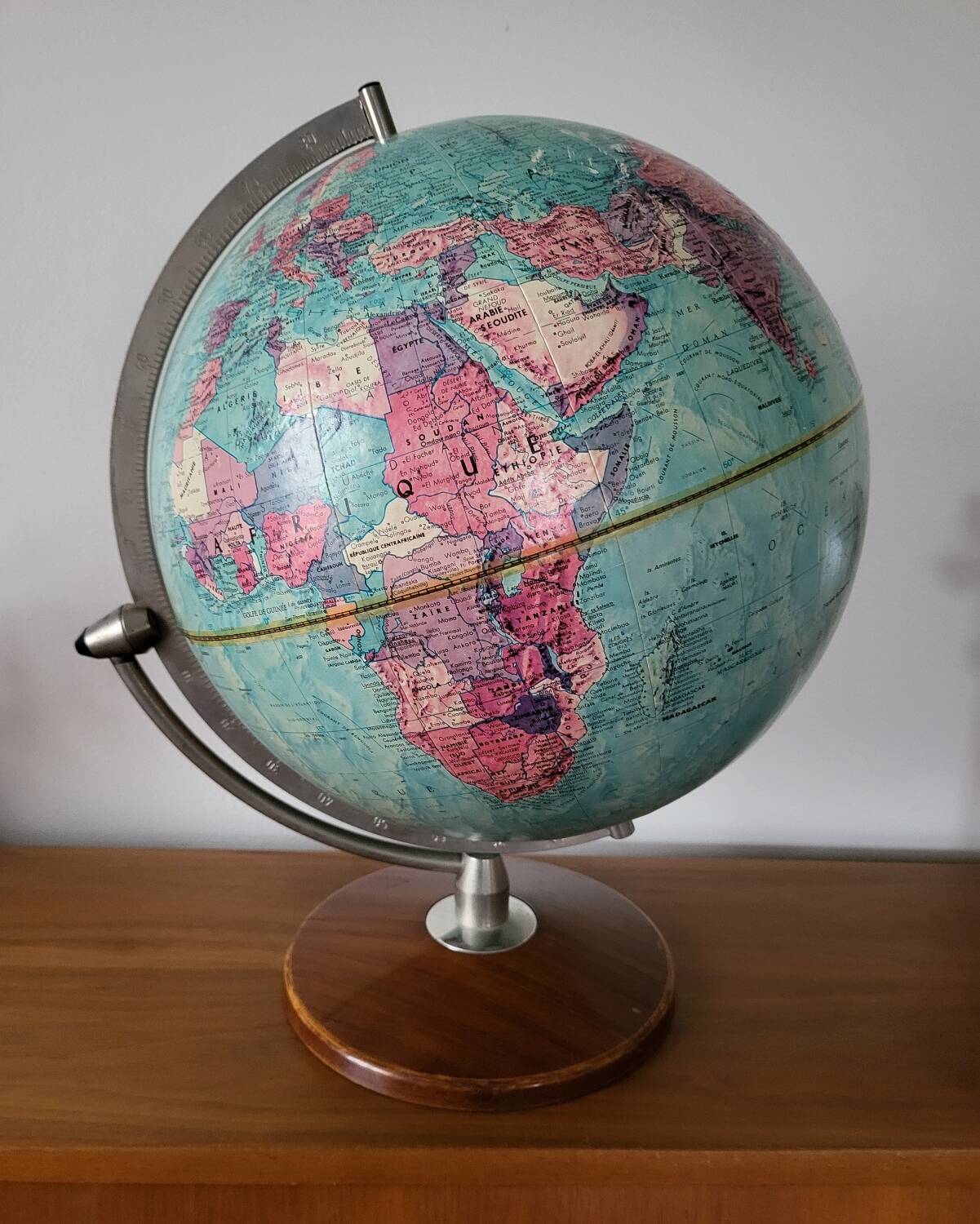 Earth globe scan stereo globe relief