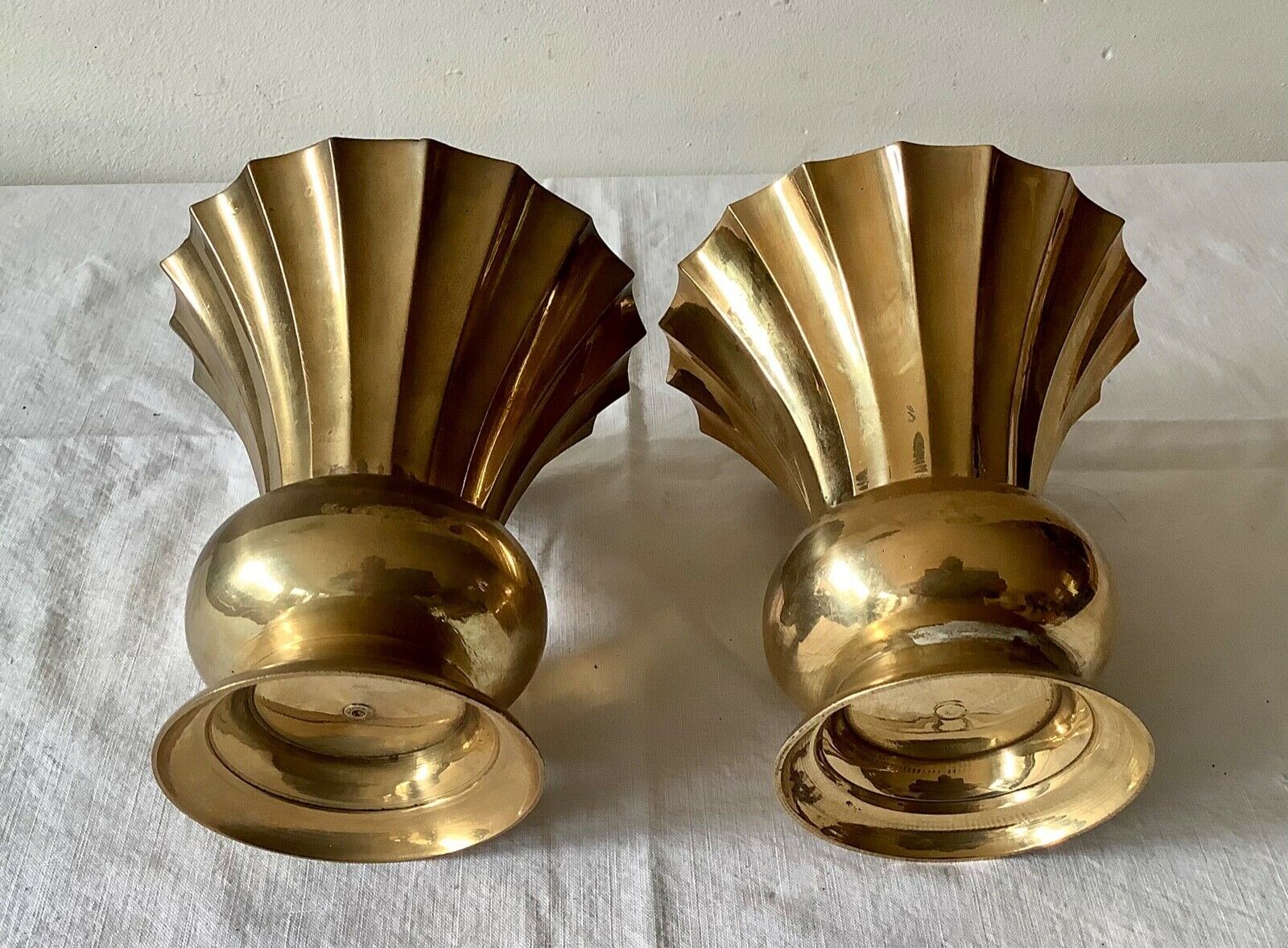 Paire de vases en bronze