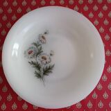 8 soup plates in very good condition