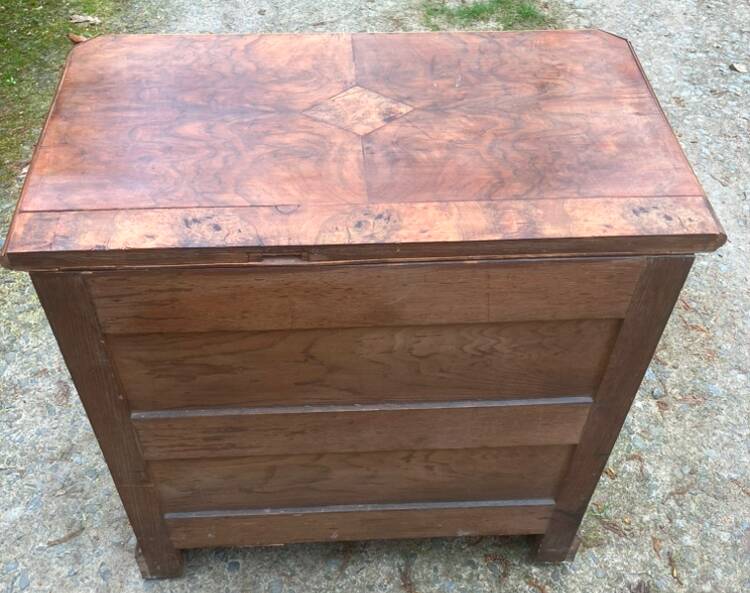 Small Louis Philippe style chest of drawers in burr walnut