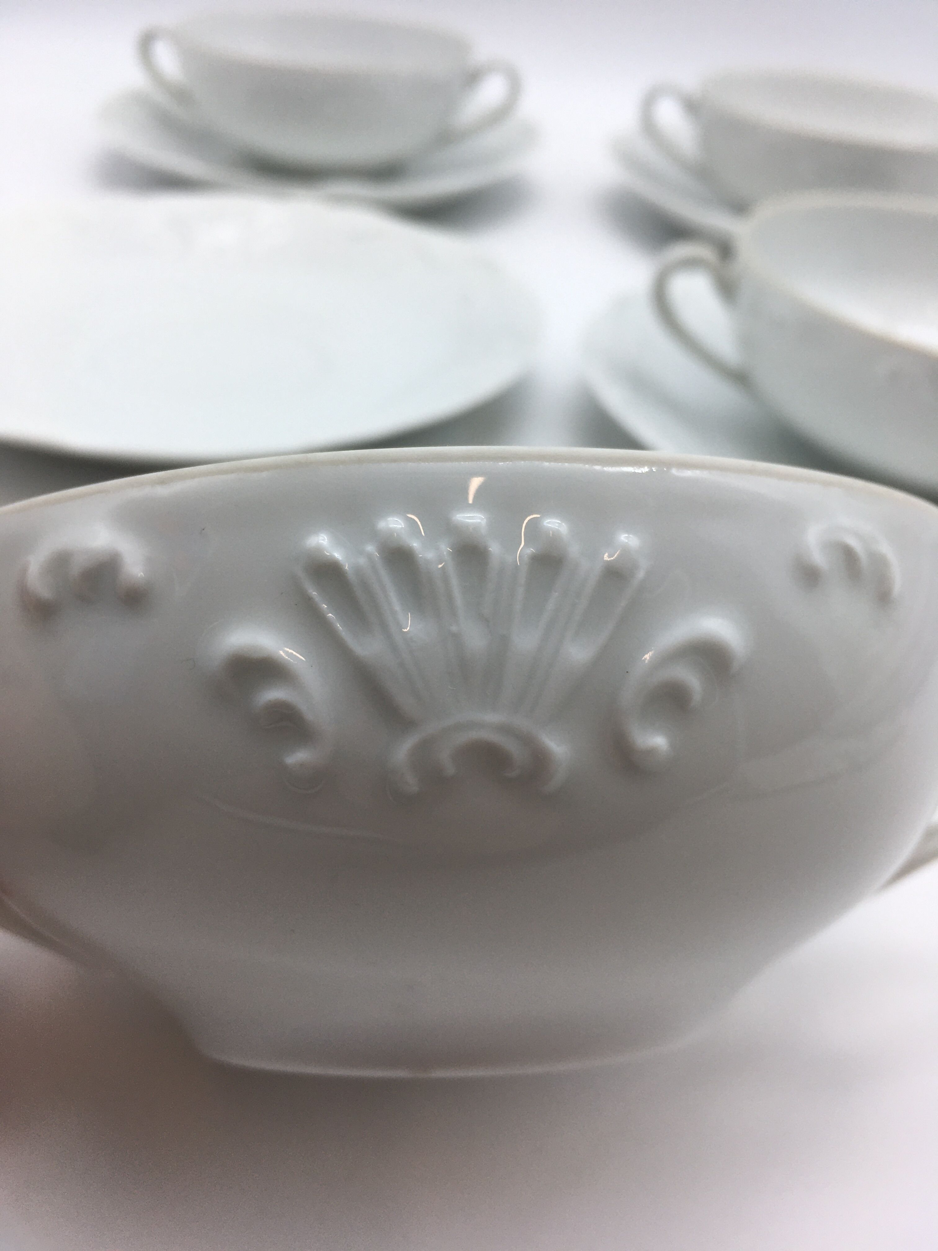 4 broth bowls in taraud limoges porcelain.