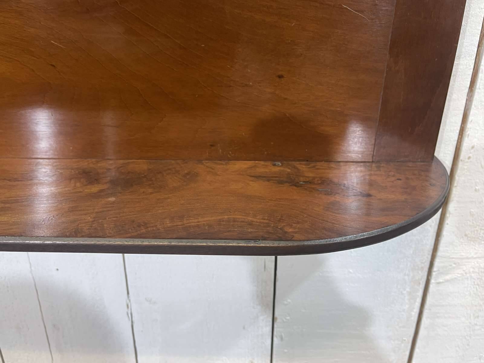 English mahogany shelf with its bevelled mirror from the early 20th century.