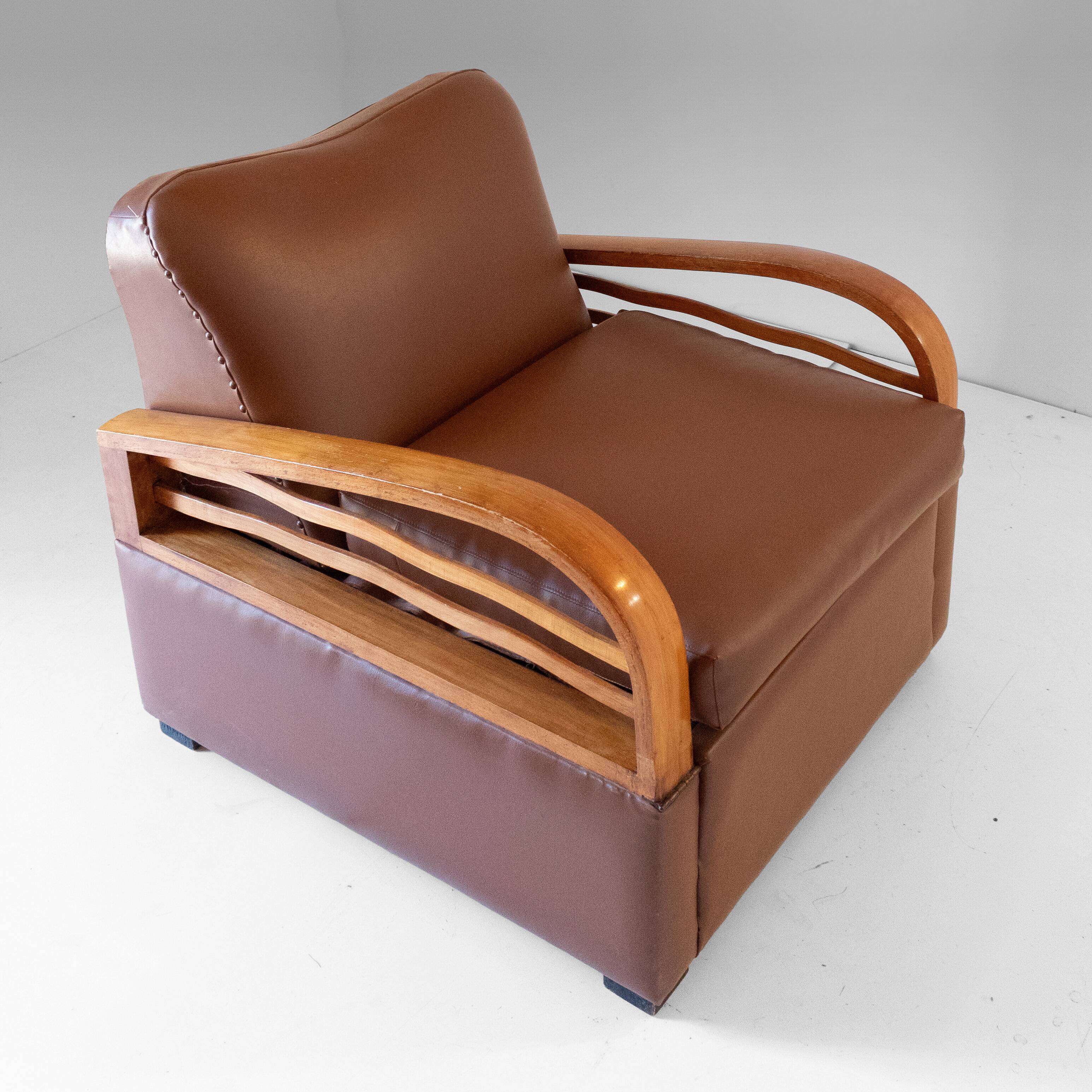 Fauteuil convertible Art Déco italien en éco-cuir marron.