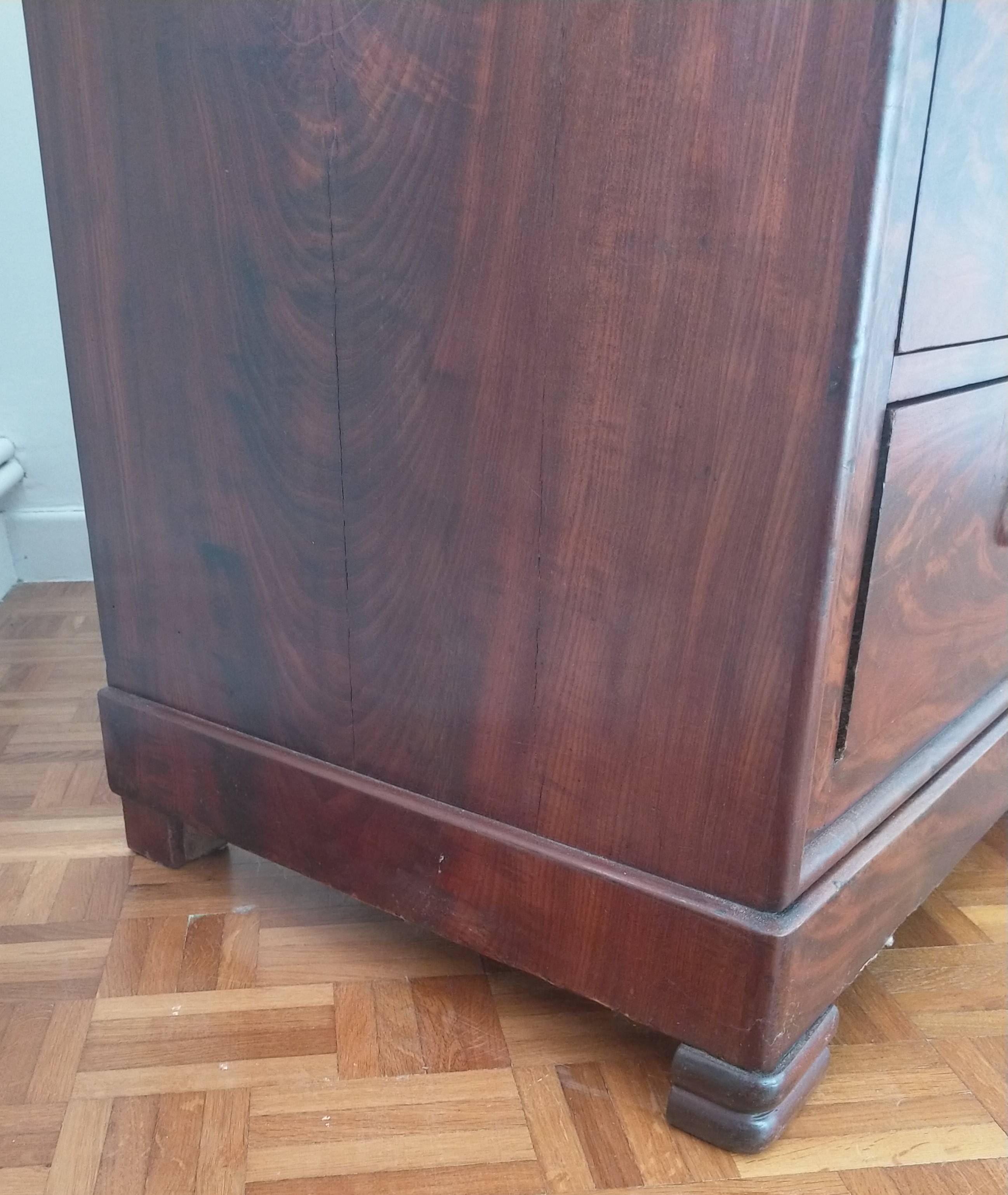 Commode Louis Philippe en acajou et plateau marbre