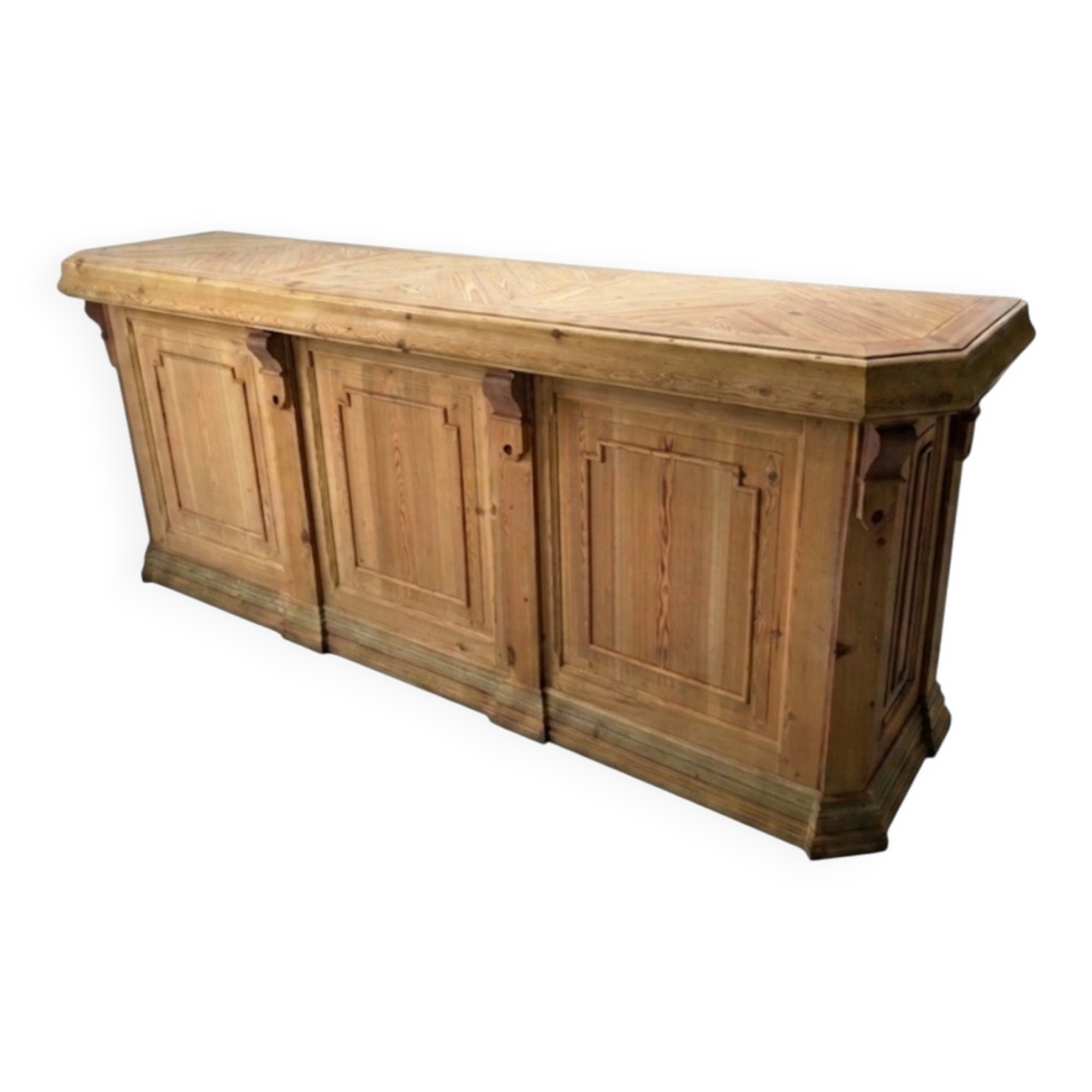 Bistro counter with a Hungarian point design.