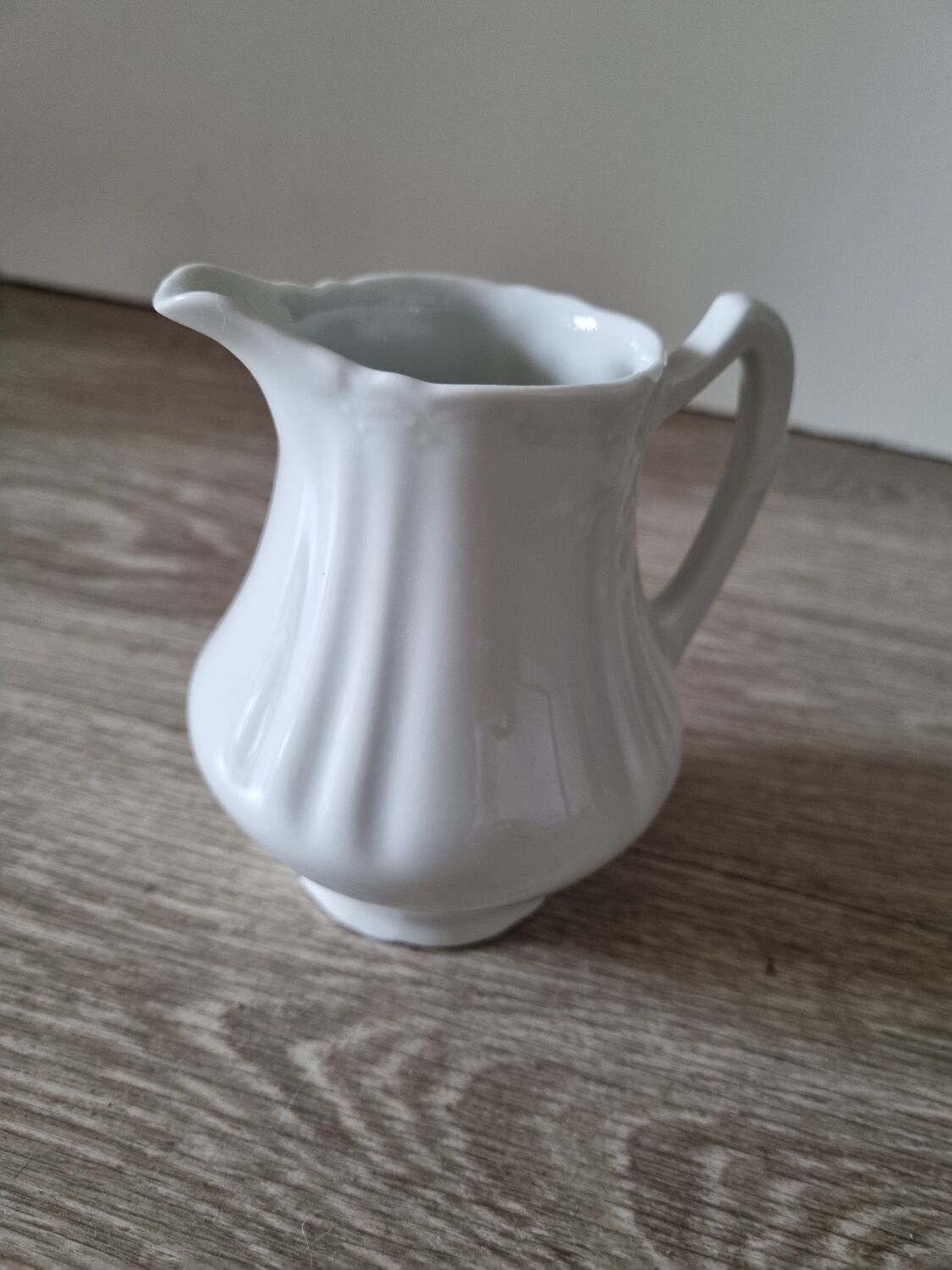 Pot à lait en porcelaine