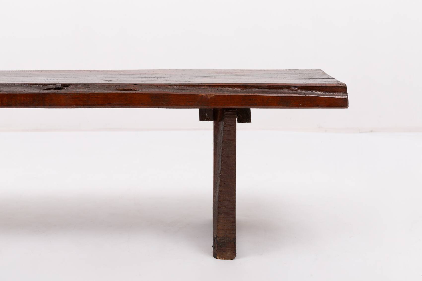 Banquette en bois massif vernis, milieu du XXe siècle