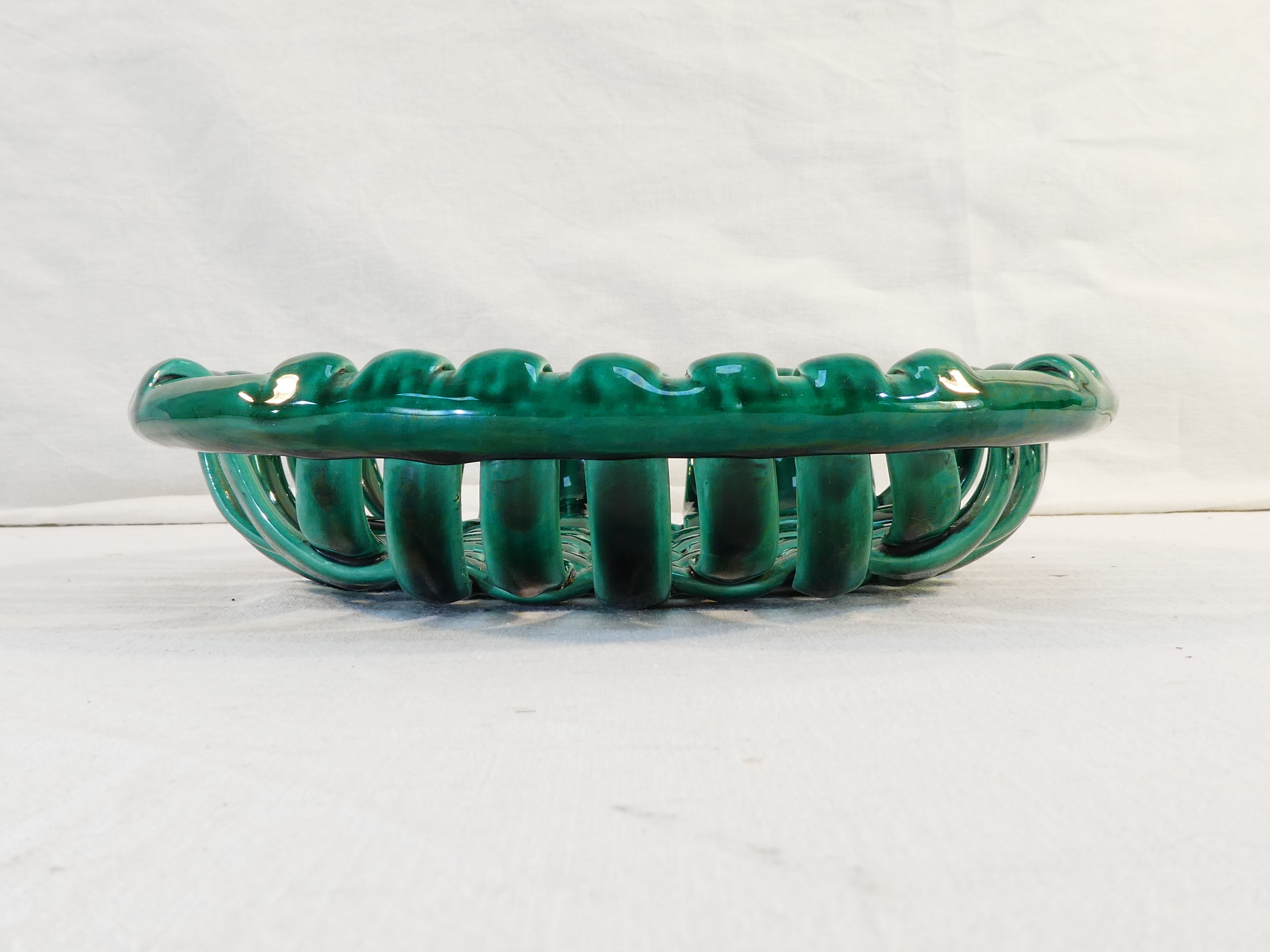 Fruit cup in openwork ceramic green