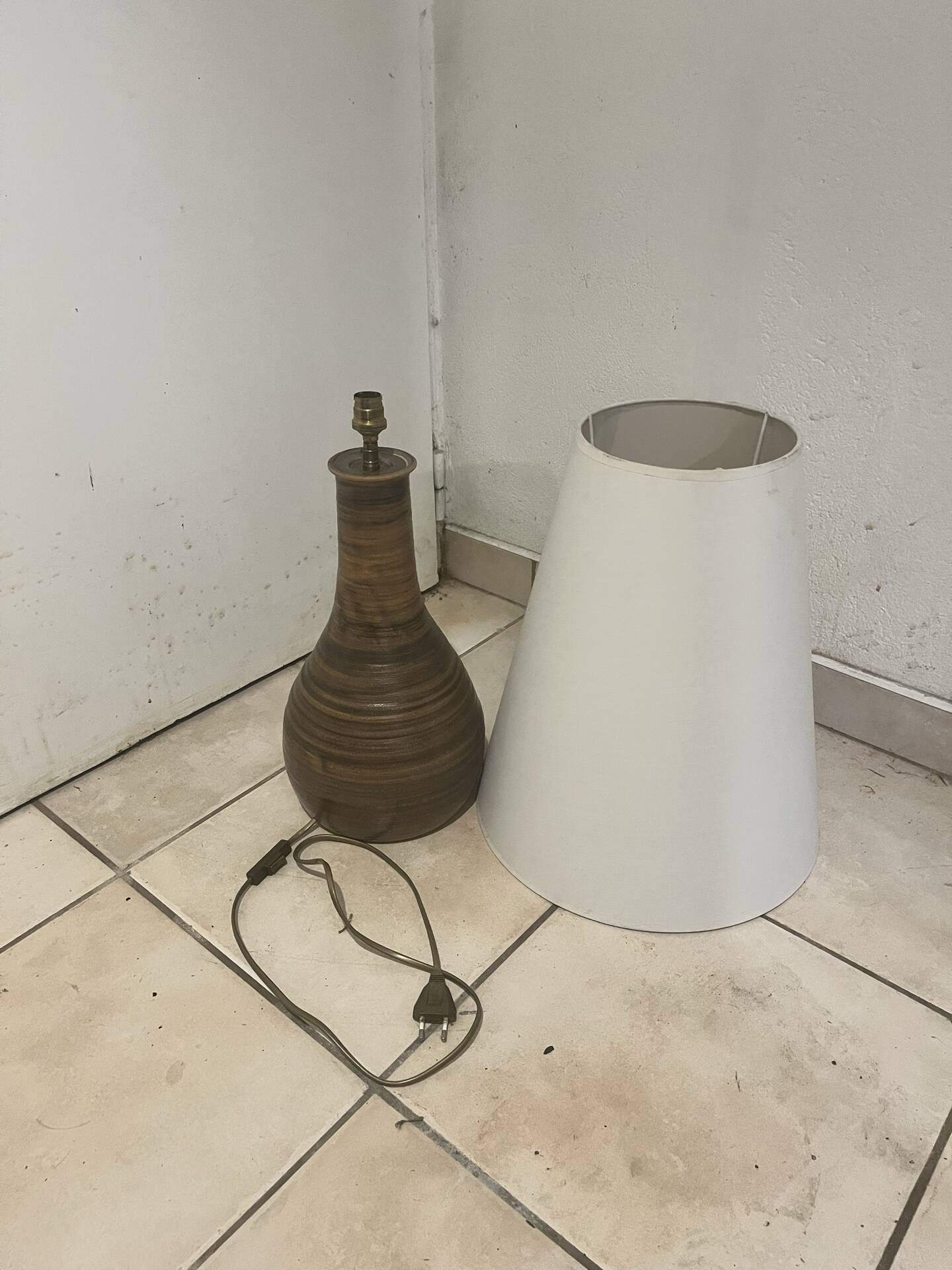 Large vintage ceramic/stoneware table lamp signed Parabis (H 86)