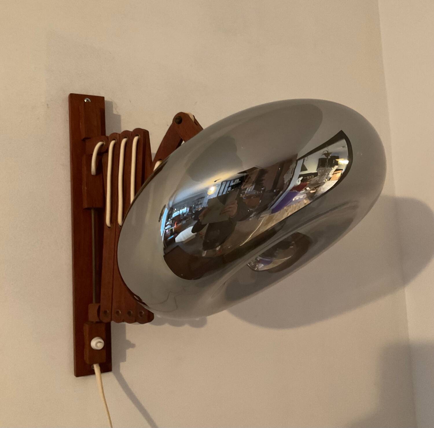 Scandinavian “scissors” wall lamp in teak from the 50s and 60s