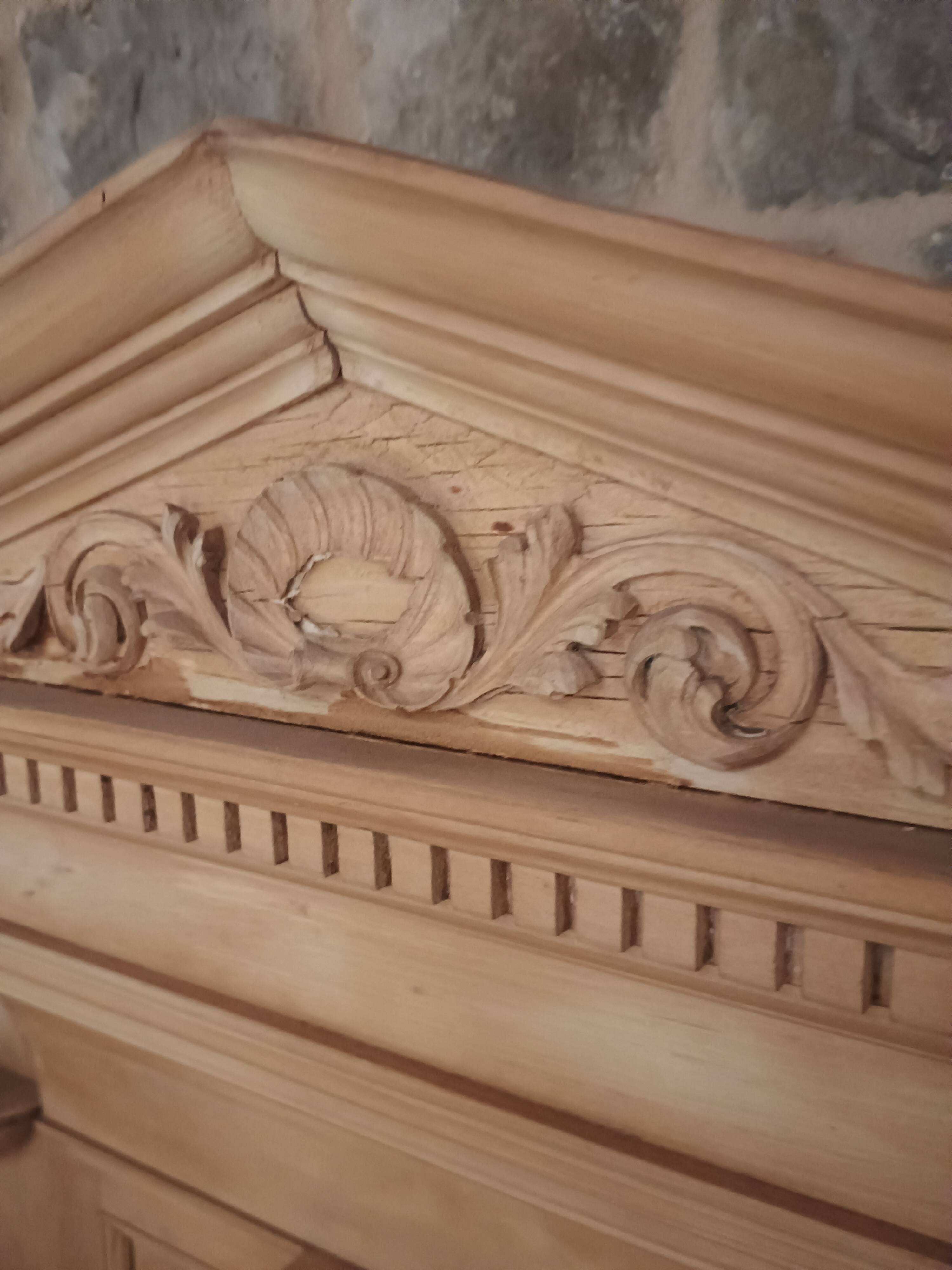 meuble haut de corps d'ornement