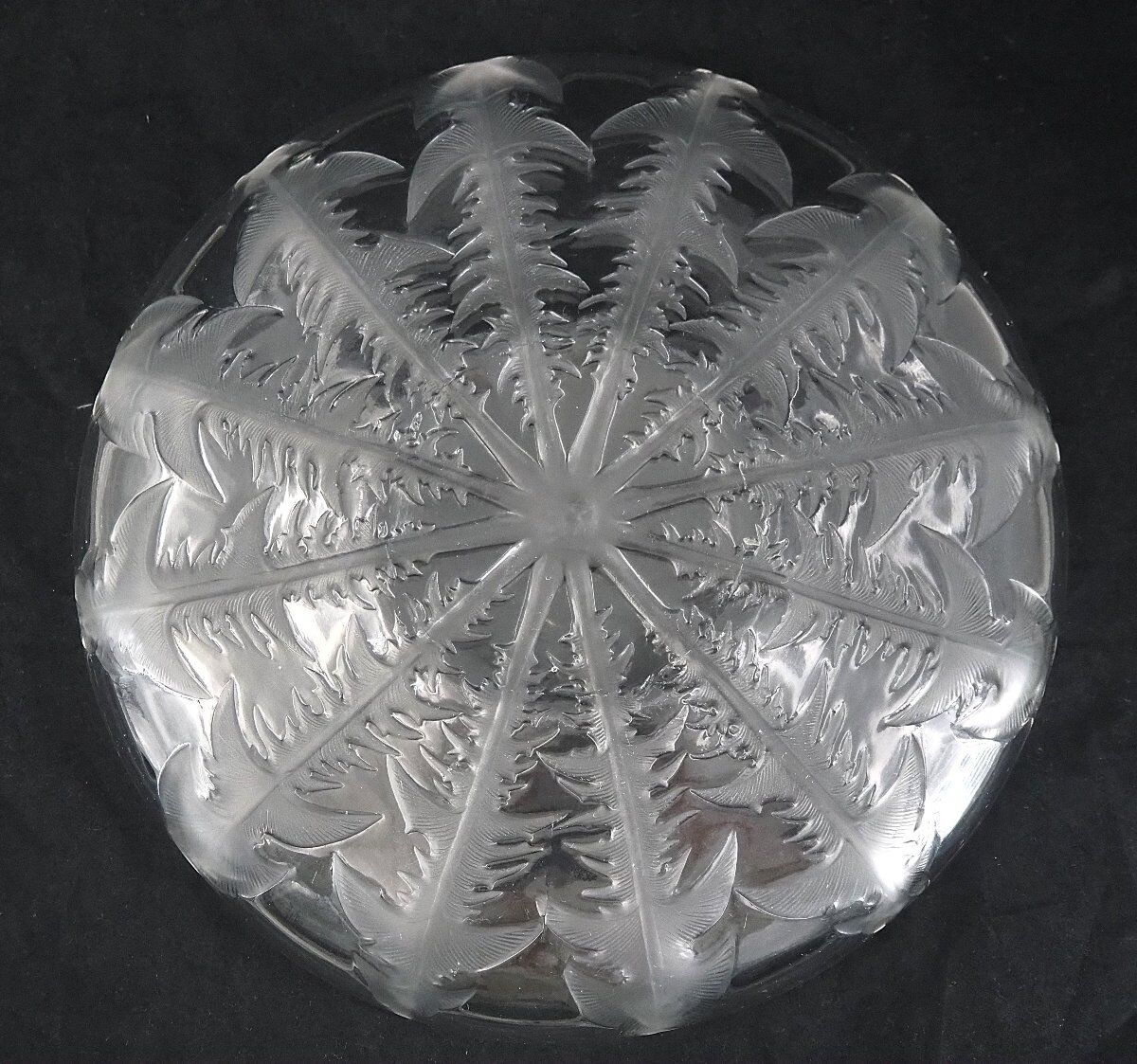 Dandelion cup signed Lalique VDA, glassware from Alsace