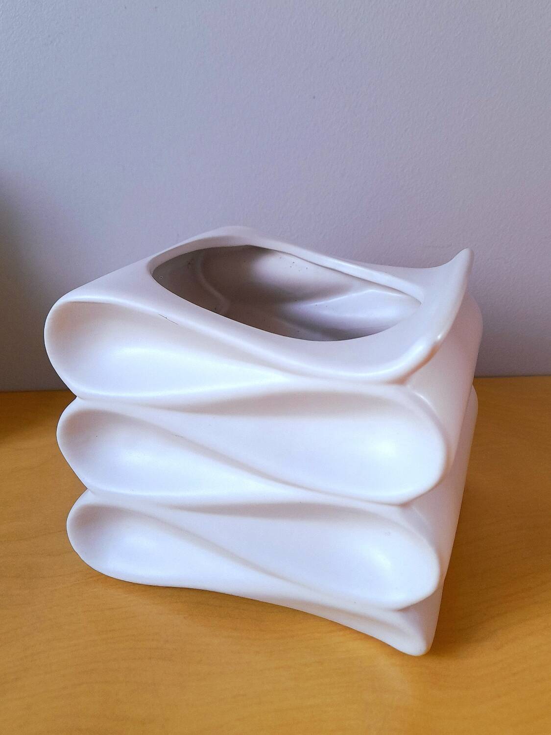 Ceramic vase / planter