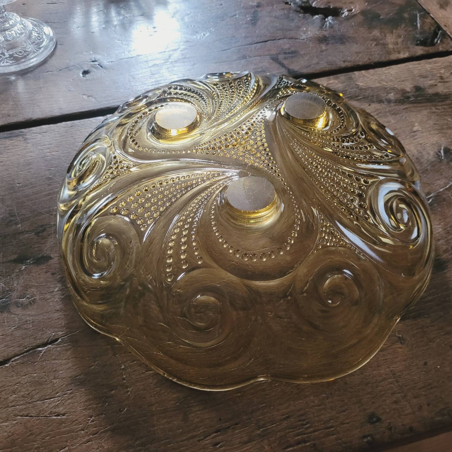 Coupe vintage tripode en verre ambré