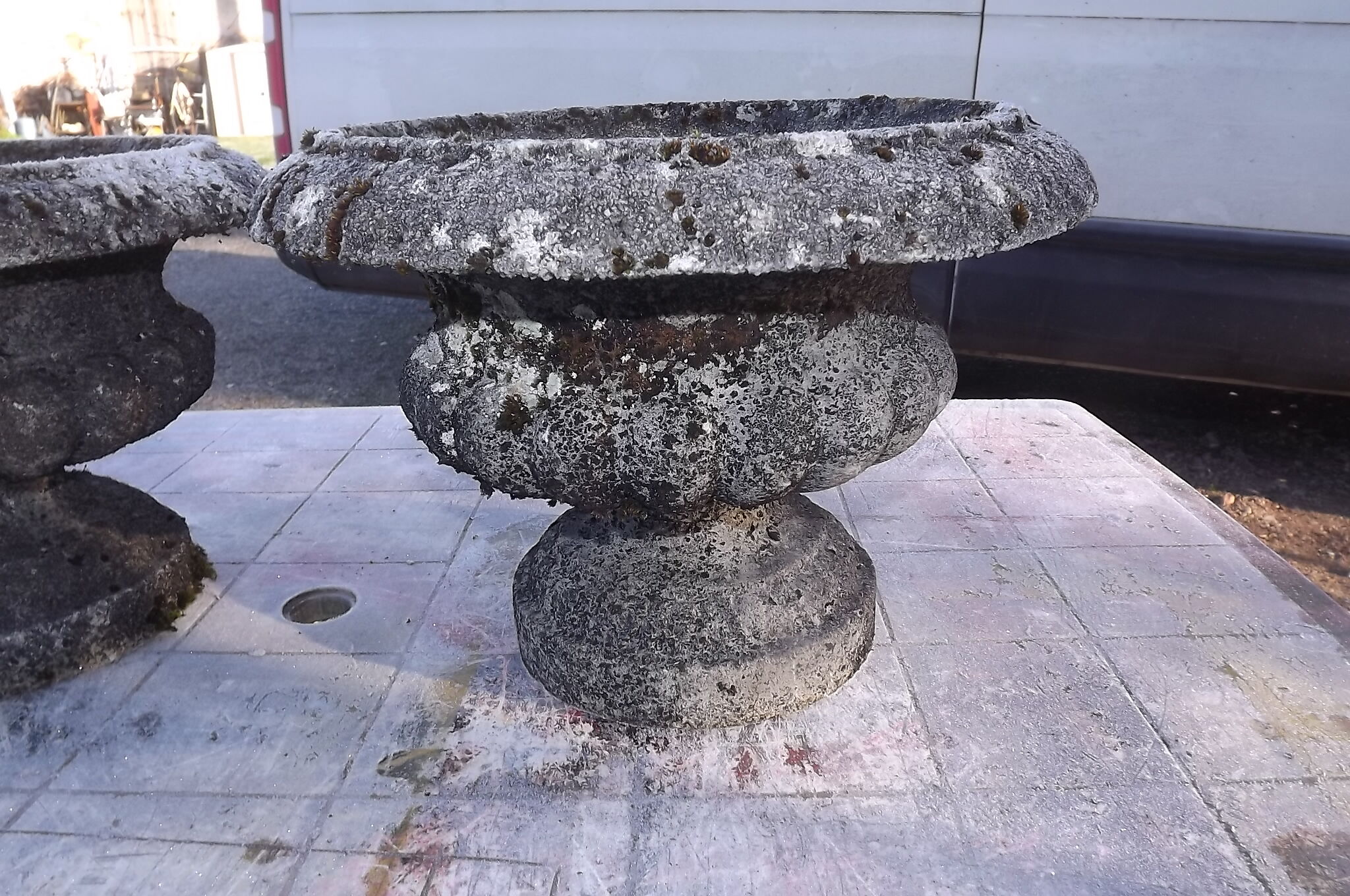 Paire de Vases en Pierres Reconstituées
