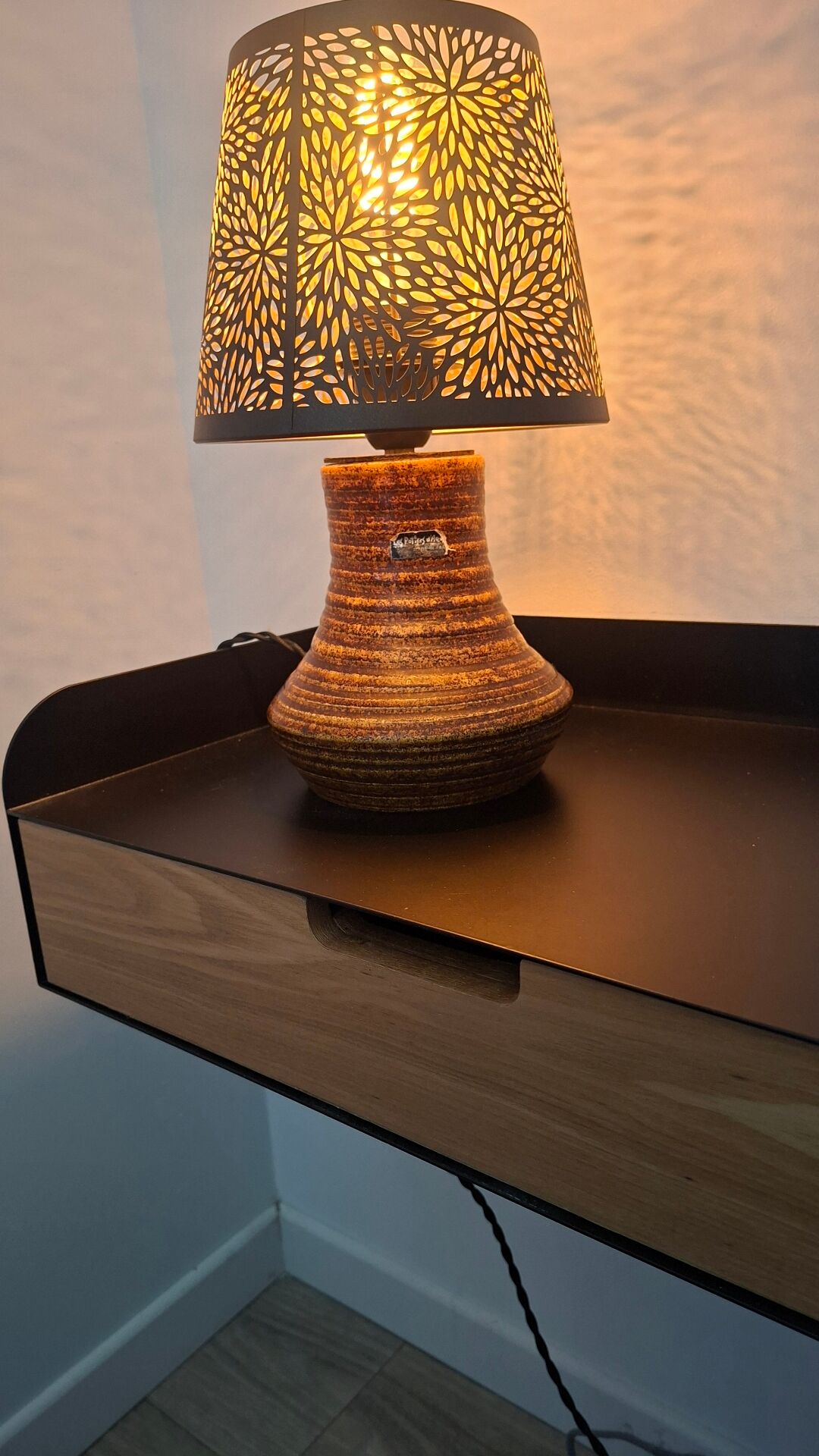 Accolay lamp with shade