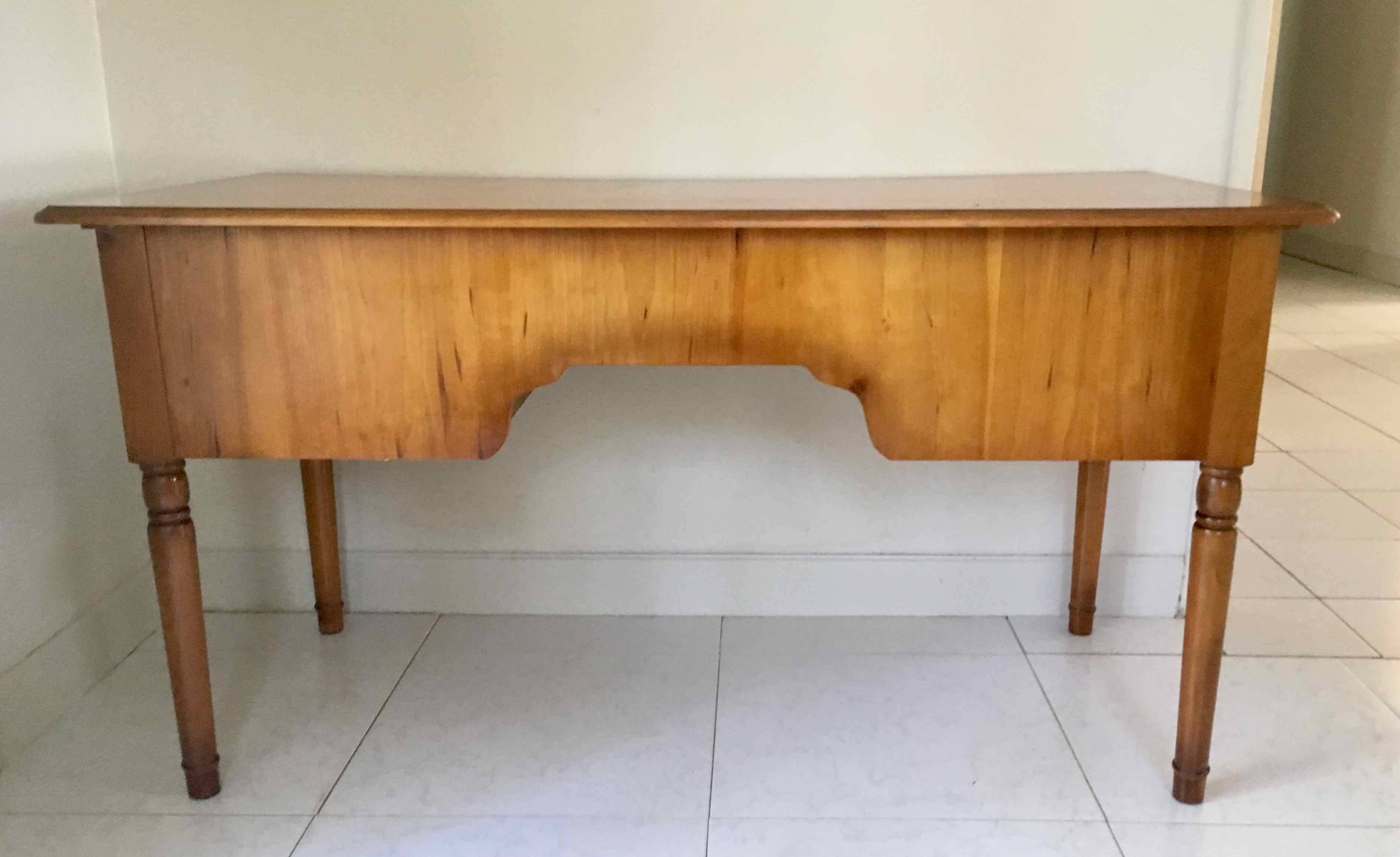 Bureau style Directoire 5 tiroirs et tablettes latérales
