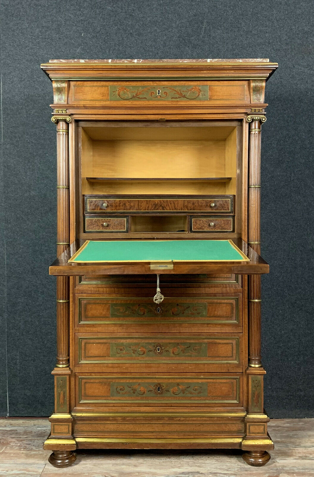 Writing desk in walnut and marquetry