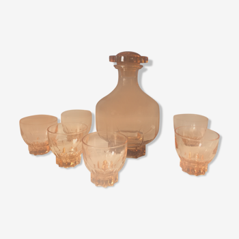Carafe set and its six small glasses