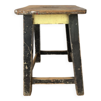 Workshop stool with hand grip