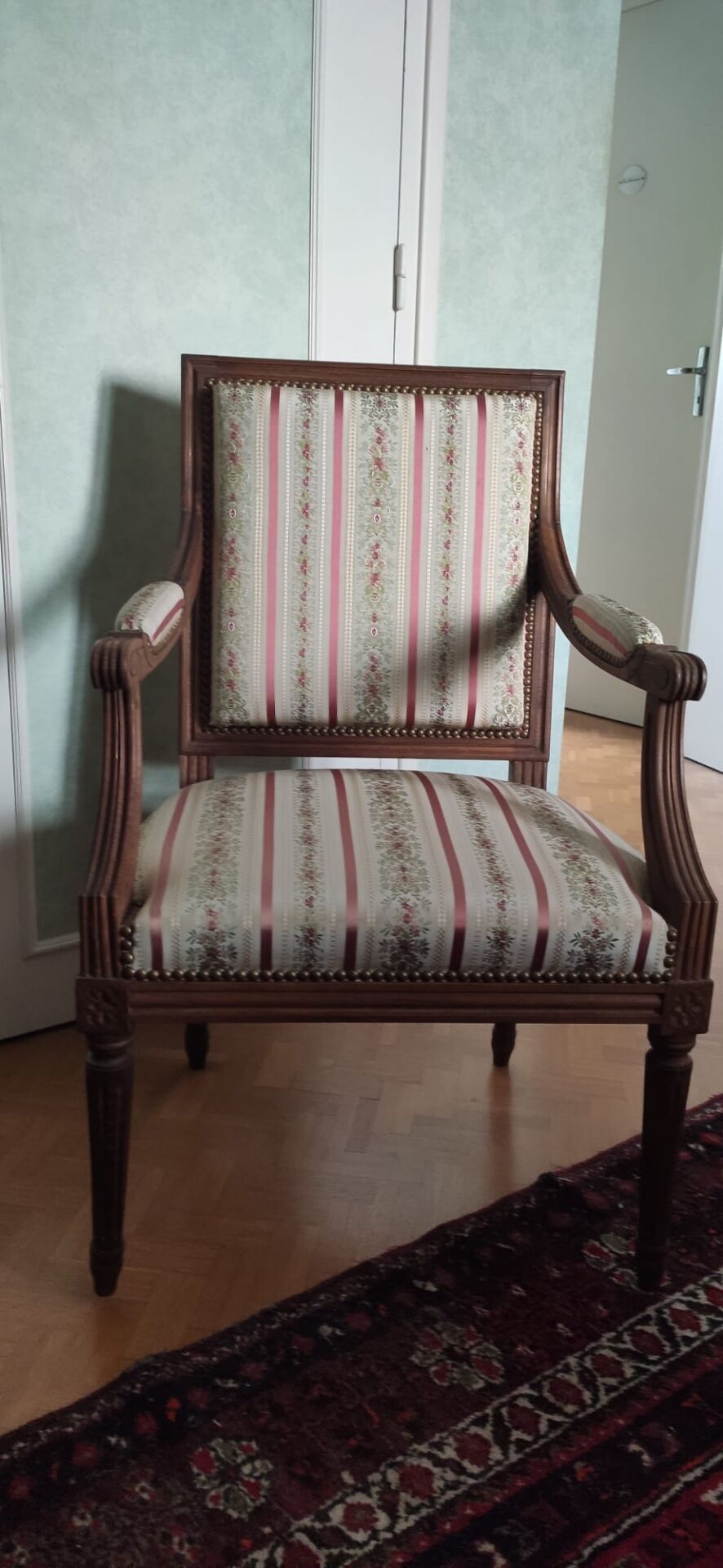 Square-backed armchair in Louis XVI style – Very good condition