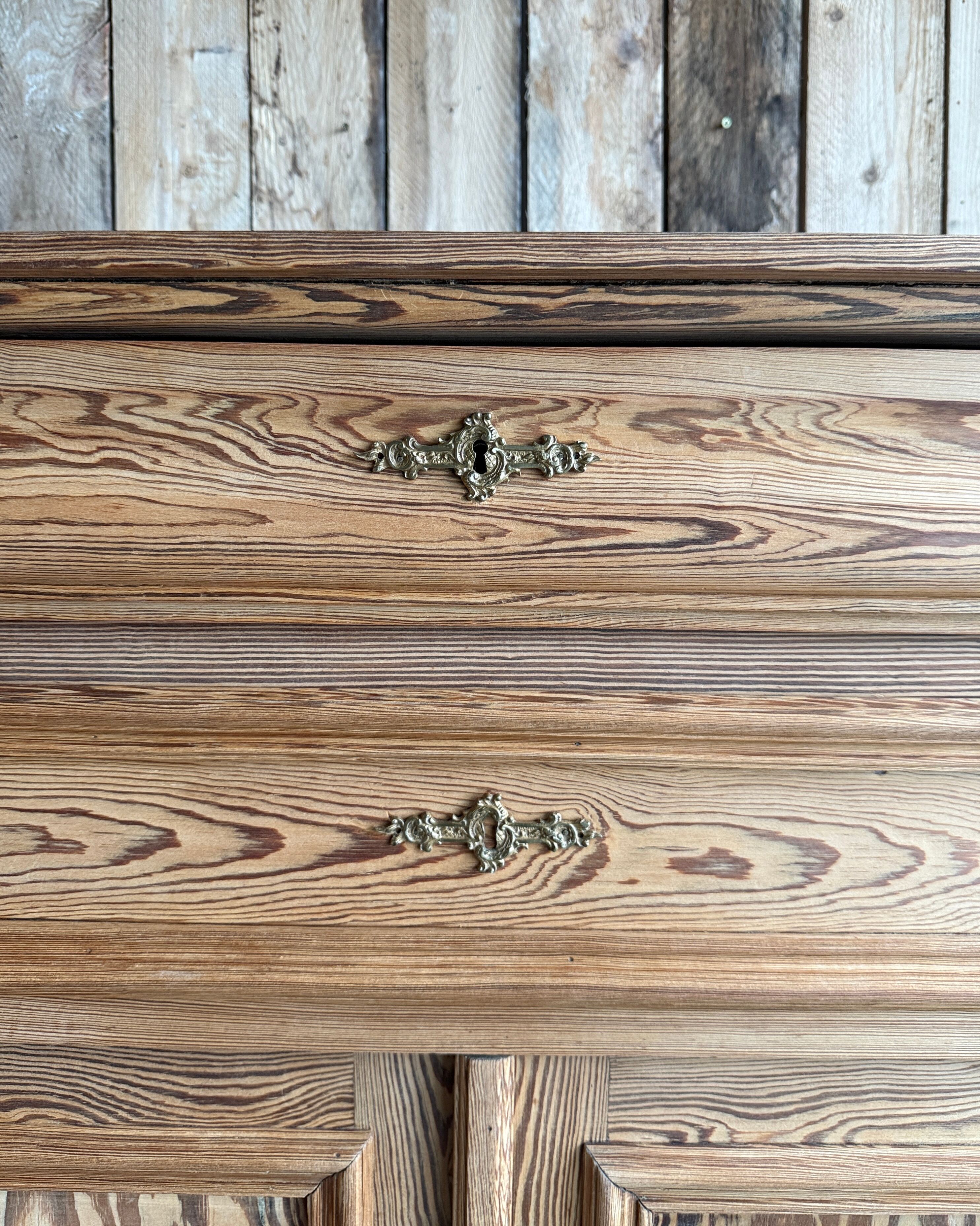 Grand Louis-Philippe buffet in pitch pine (renovated)