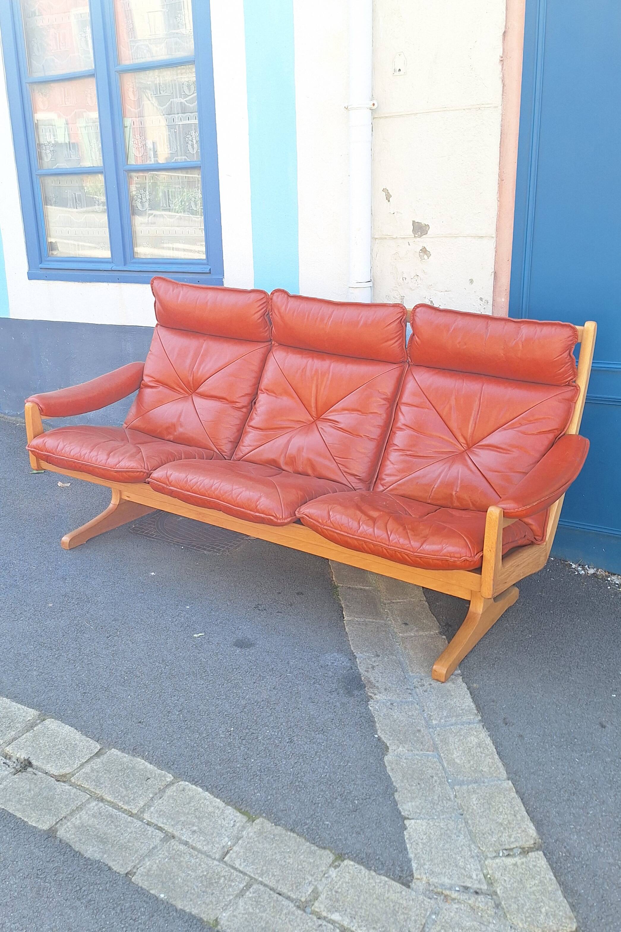 Scandinavian bench in wood and leather by Soda Galvano for Liebe Mobel