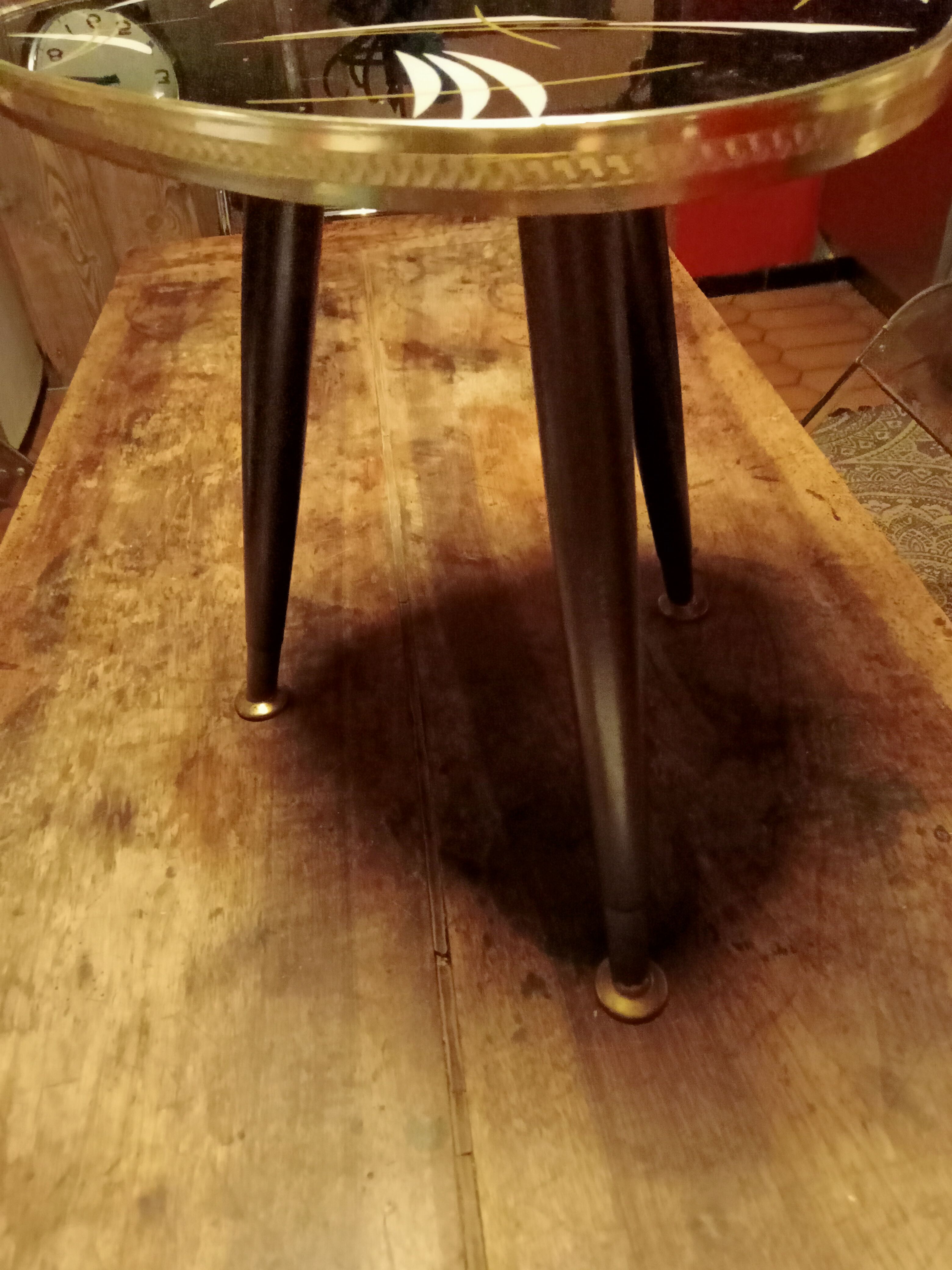 Tripod sofa end