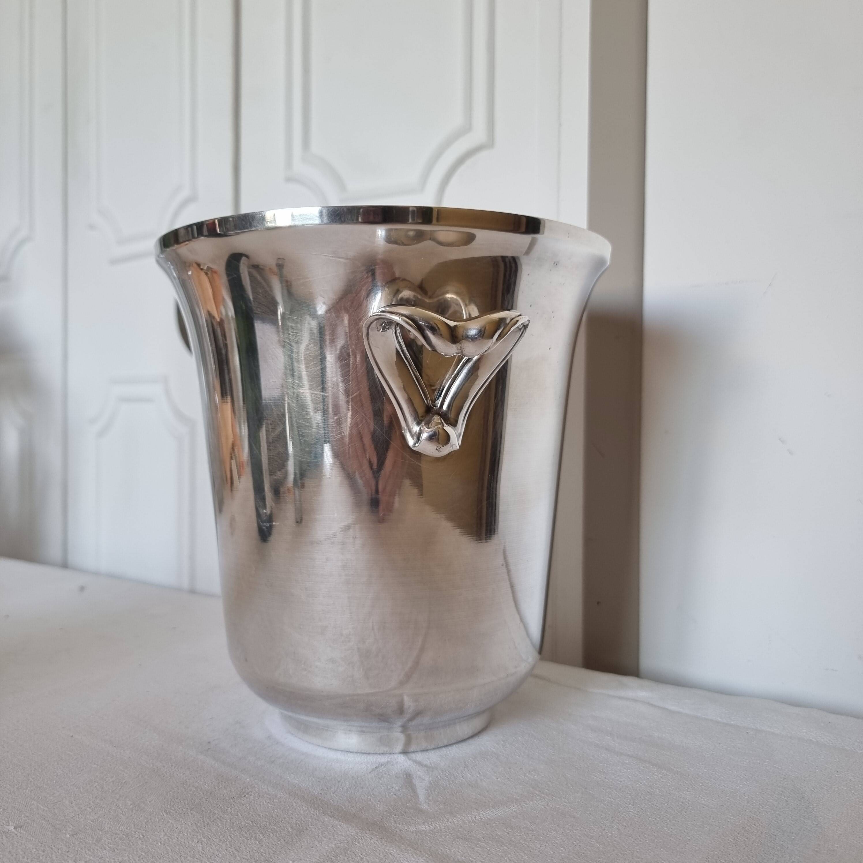 Elegant 1960s Art Deco silver-plated champagne bucket