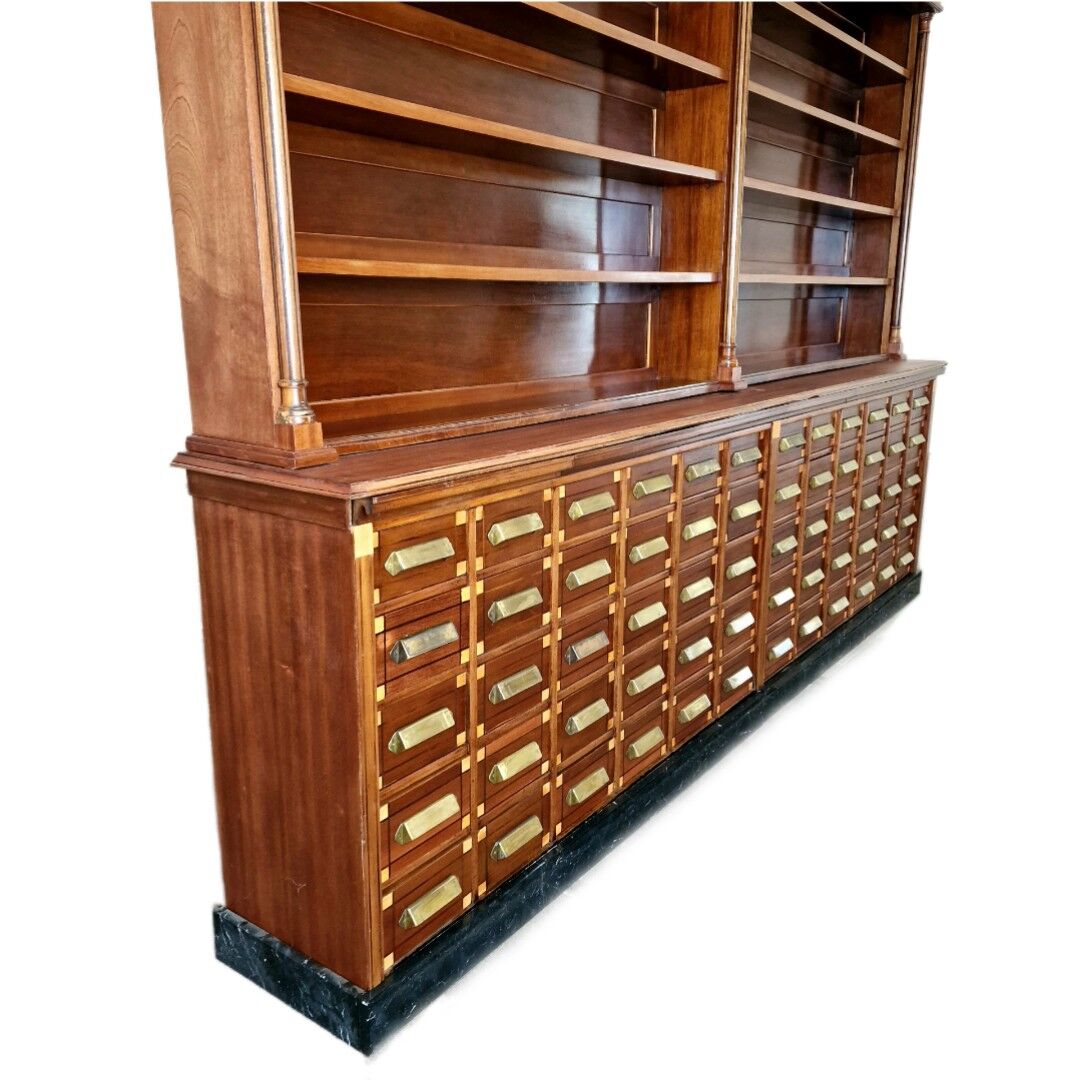 Grand cabinet d’apothicaire antique en acajou, 1909