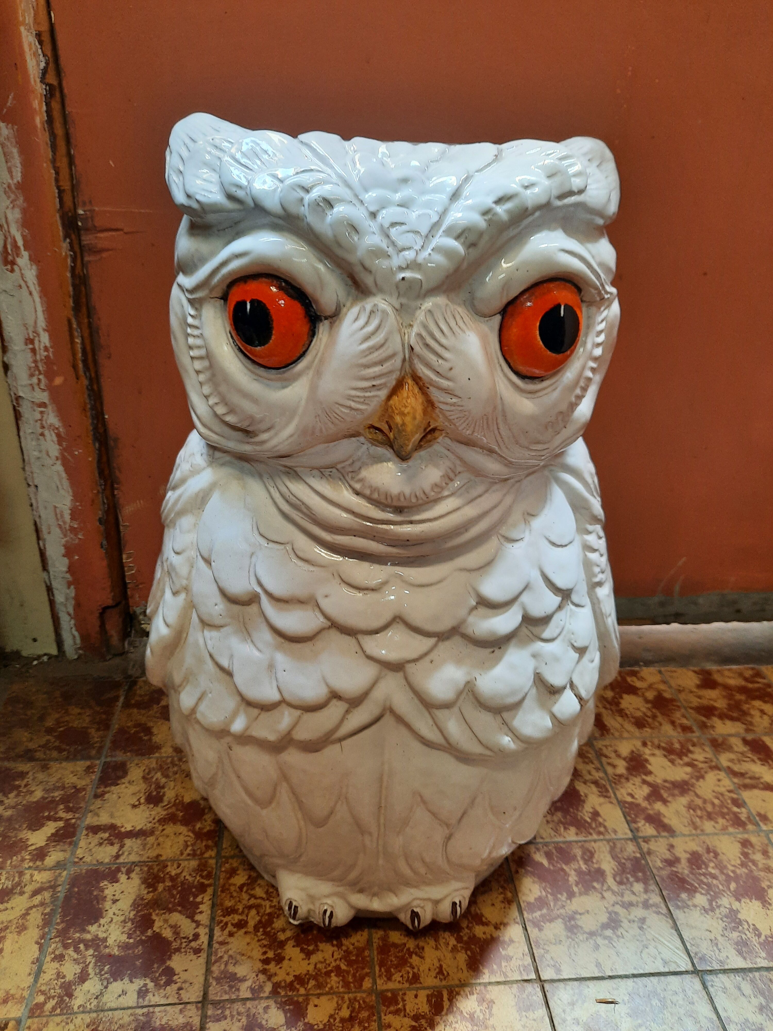 Umbrella holder owl in ceramic