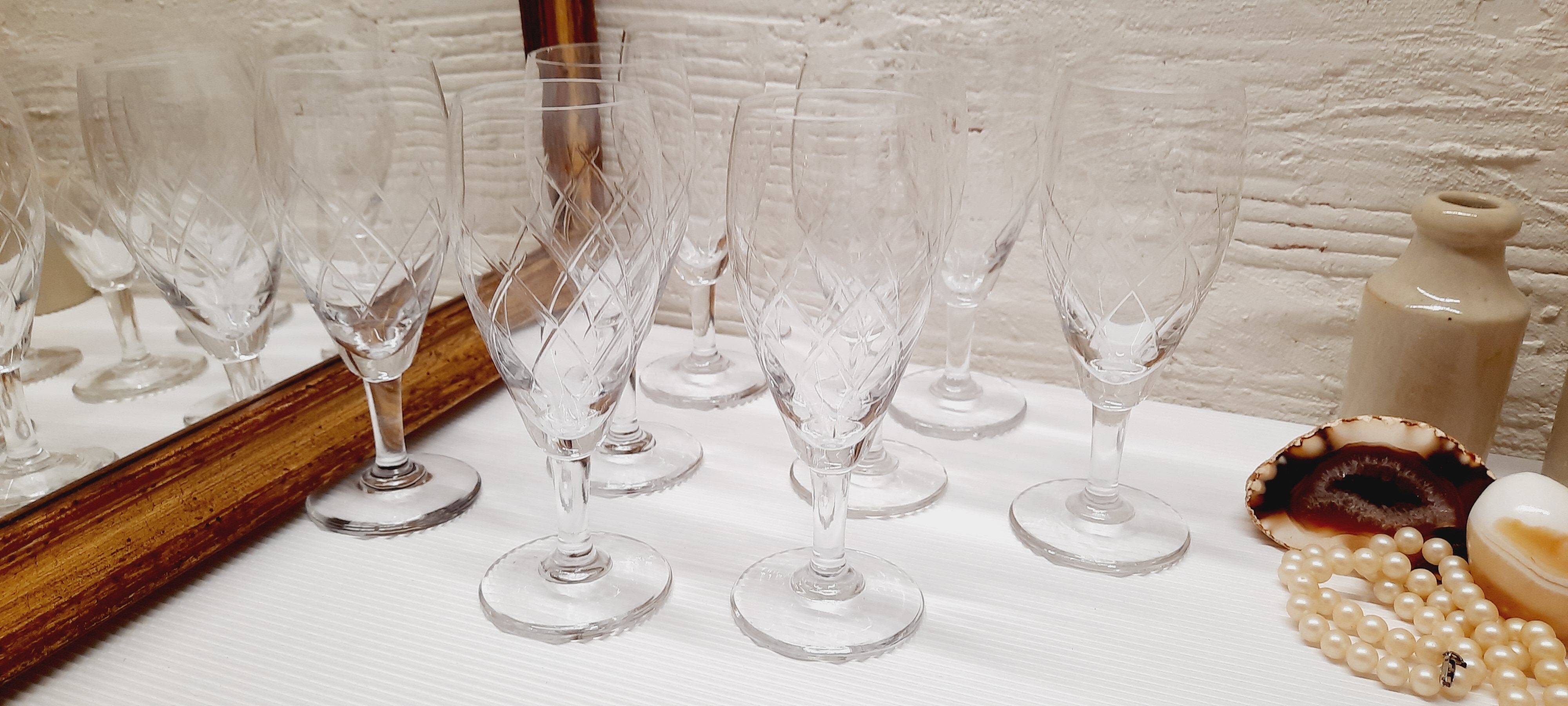 Set 8 glasses champagne glass chiseled