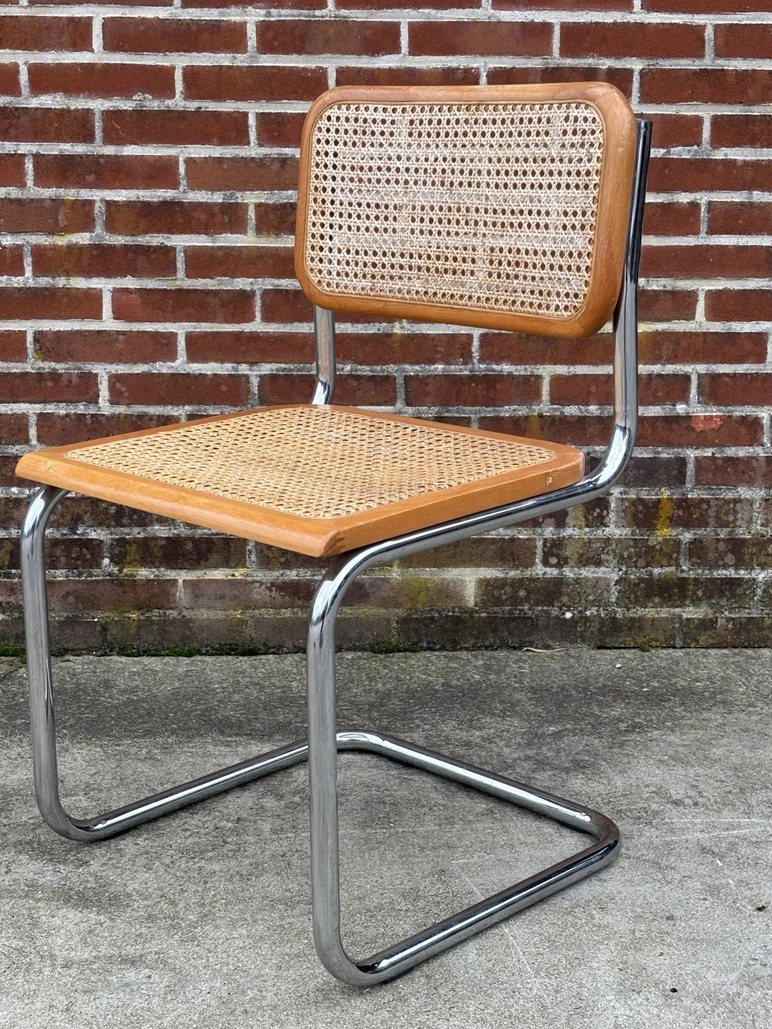 Chaise de design Cesca modèle B32 en chrome