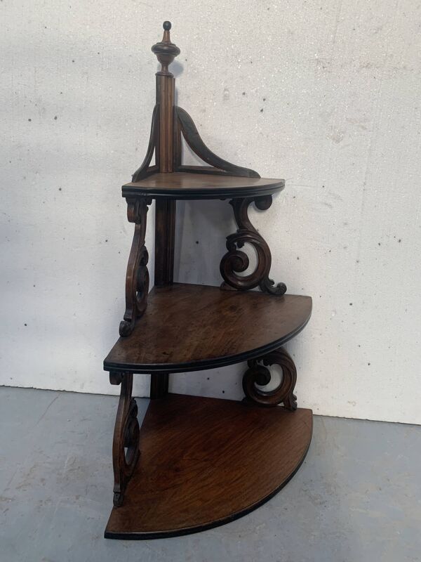 Etagère d'angle Napoléon III en noyer massif XIX siècle