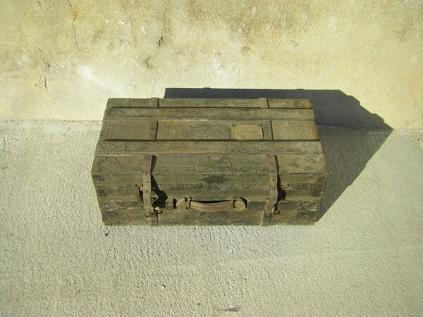 Malle militaire ancienne