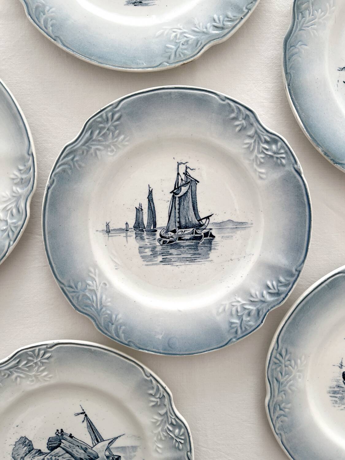 6 assiettes à dessert anciennes en faïence "Marine" Orchies