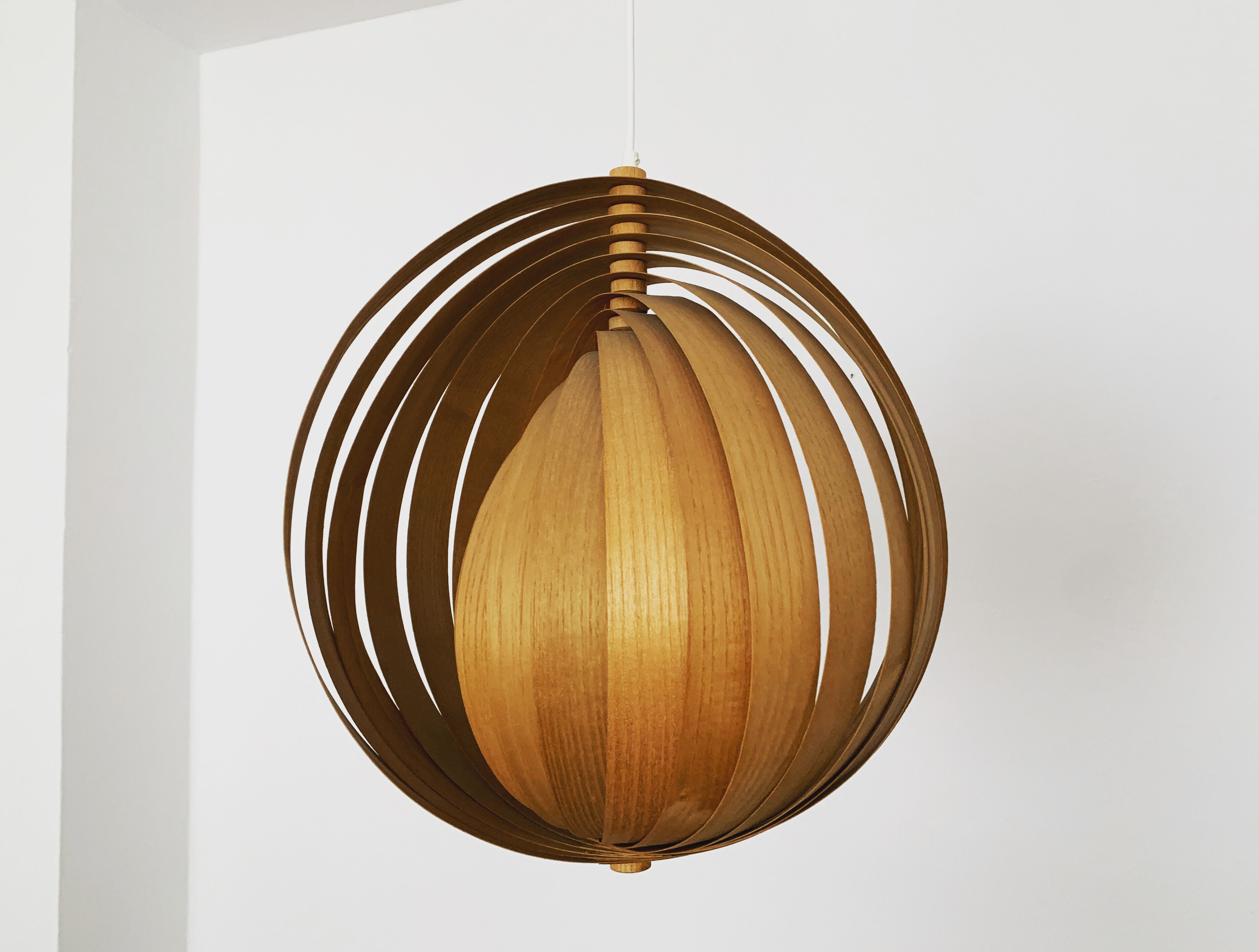 Wooden moon pendant lamp