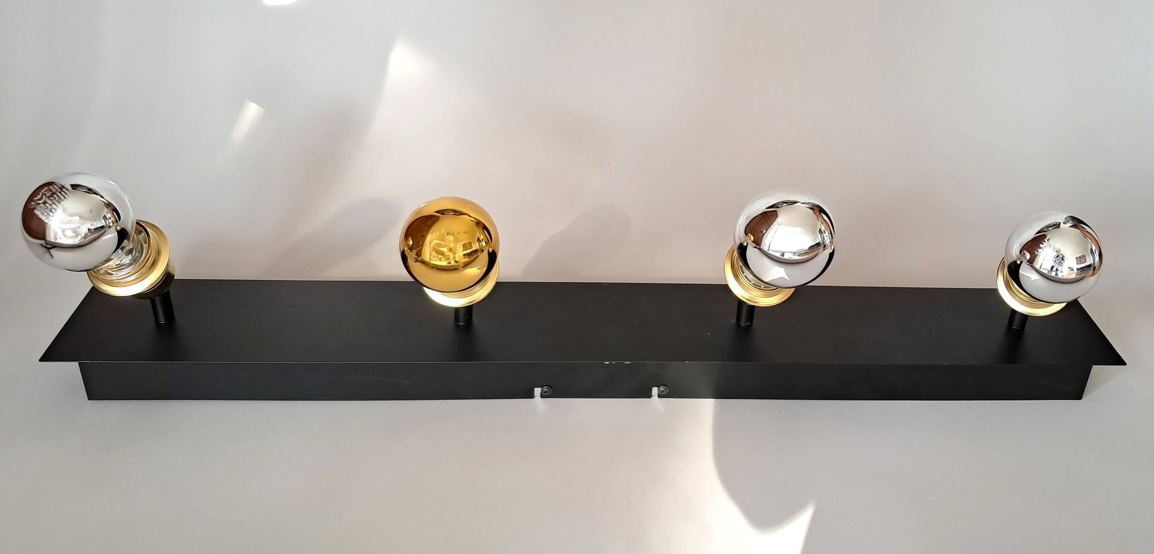 Wall lamp with 4 adjustable lights in black metal and gold-plated brass sockets.