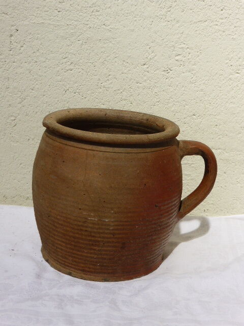 Sandstone pot with handle