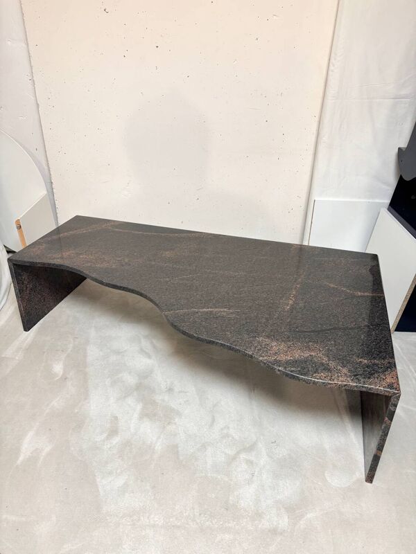Table basse forme libre en granite 1970