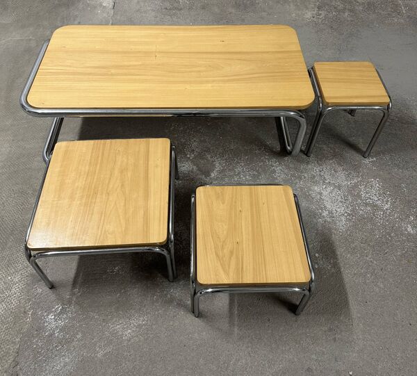 Ensemble de 4 tables de salon gigogne 70s en métal et chêne massif