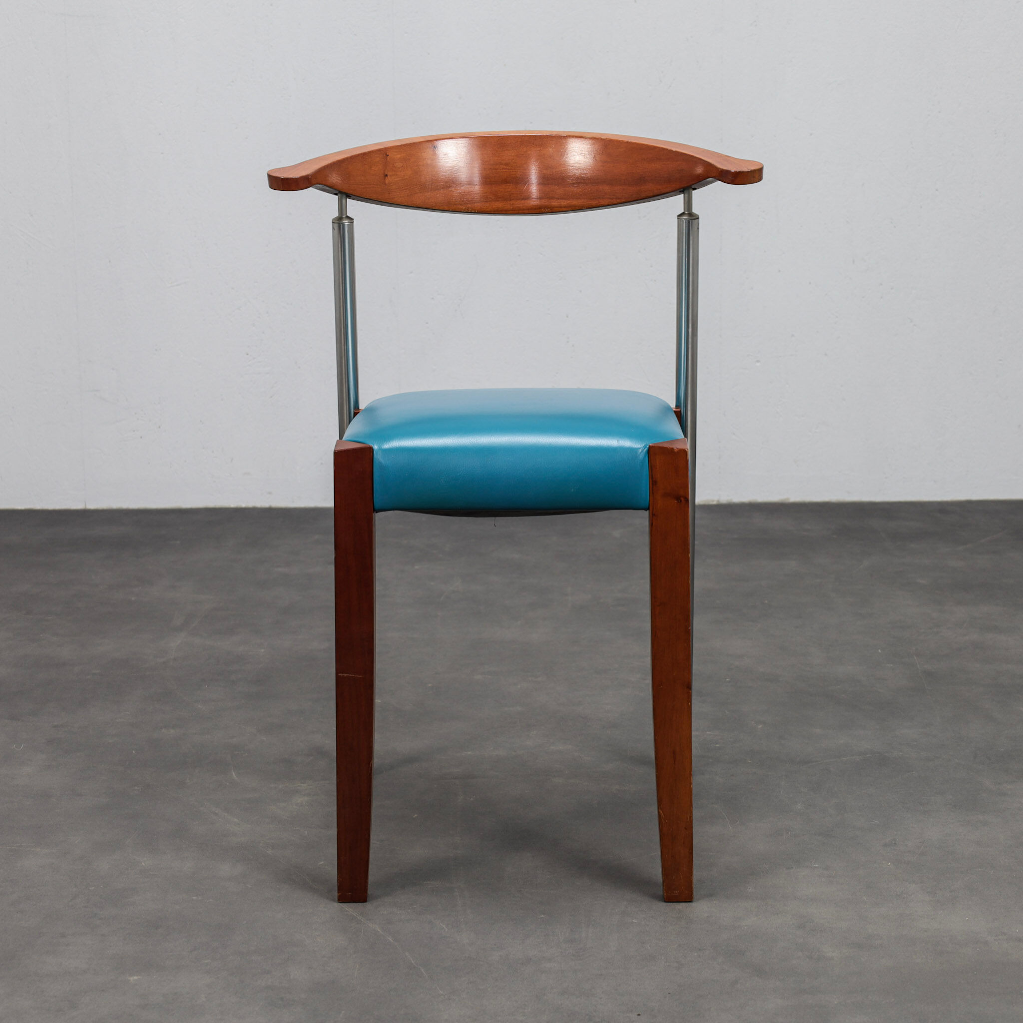 Ensemble de 4 chaises de salle à manger en cuir postmodernes, Italie, années 1990.